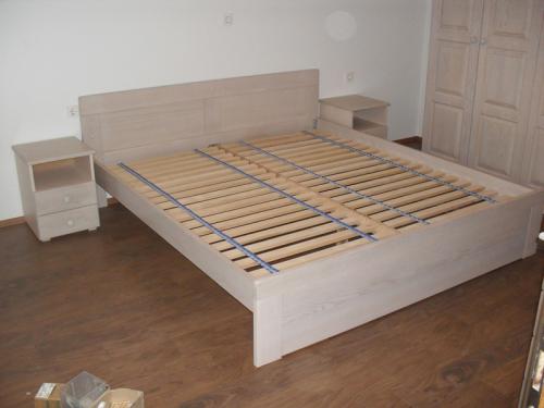 30 - Krevet