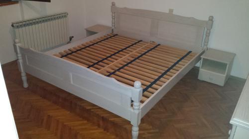 33 - Krevet