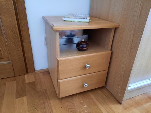 28 - Noćni ormarić